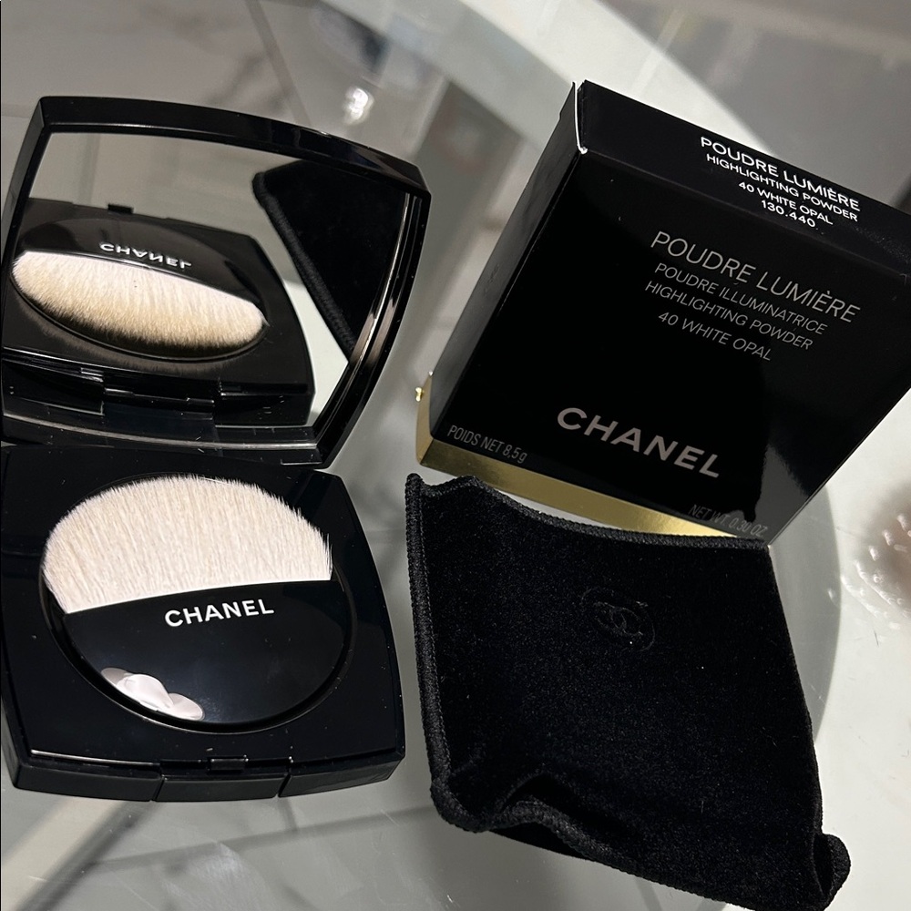 CHANEL Poudre Lumière Highlighter - White Opal